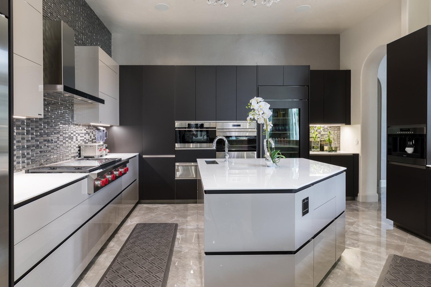 A modern kitchen renovation by The Nielsen Collection, Dallas-Fort Worth